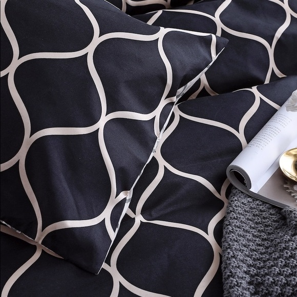 QUEEN • Black cream geometric print sheet set - Picture 2 of 6